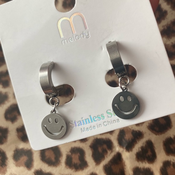 Smiley Face Earrings - Picture 2 of 2